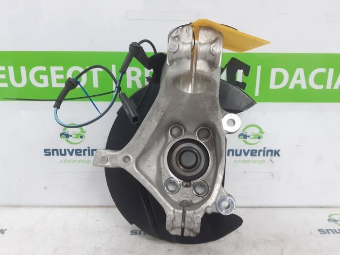 Spindel, vänster fram från en Renault Scenic E-Tech Electric (RCB) EV60 2024