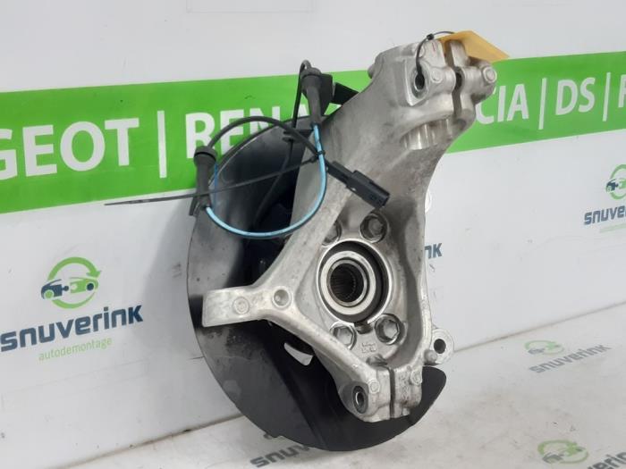 Spindel, vänster fram från en Renault Scenic E-Tech Electric (RCB) EV60 2024