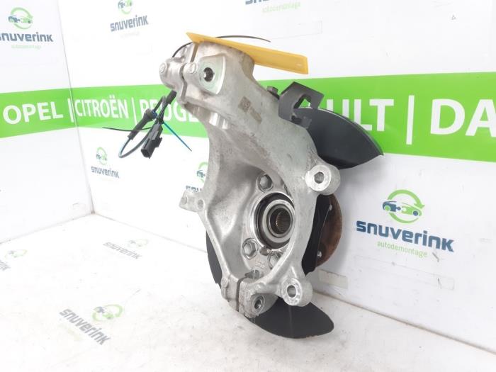Spindel, vänster fram från en Renault Scenic E-Tech Electric (RCB) EV60 2024