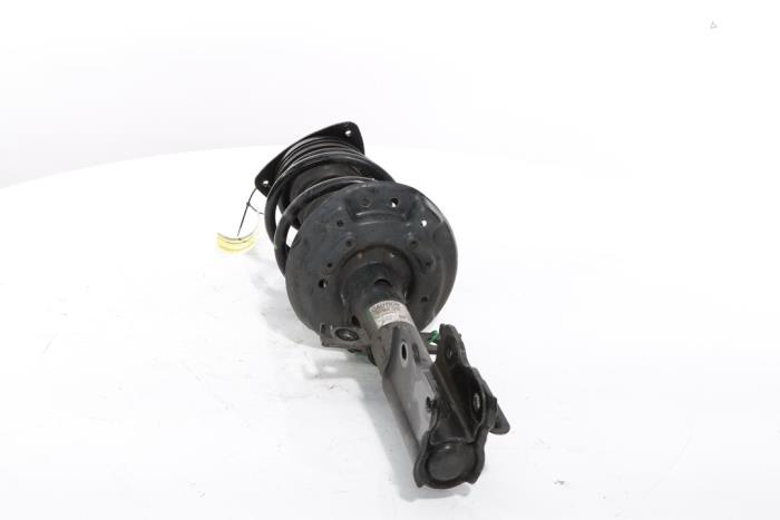 Stötdämparstång, höger bak från en Renault Scenic E-Tech Electric (RCB) EV60 2024