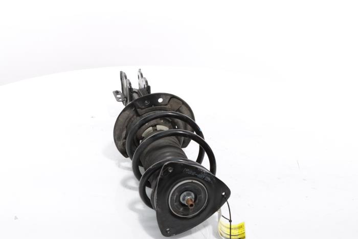 Stötdämparstång, höger bak från en Renault Scenic E-Tech Electric (RCB) EV60 2024