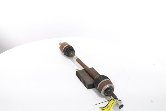 Drivaxel, vänster fram från en Renault Scenic E-Tech Electric (RCB) EV60 2024