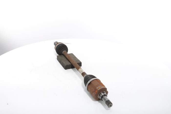 Drivaxel, vänster fram från en Renault Scenic E-Tech Electric (RCB) EV60 2024