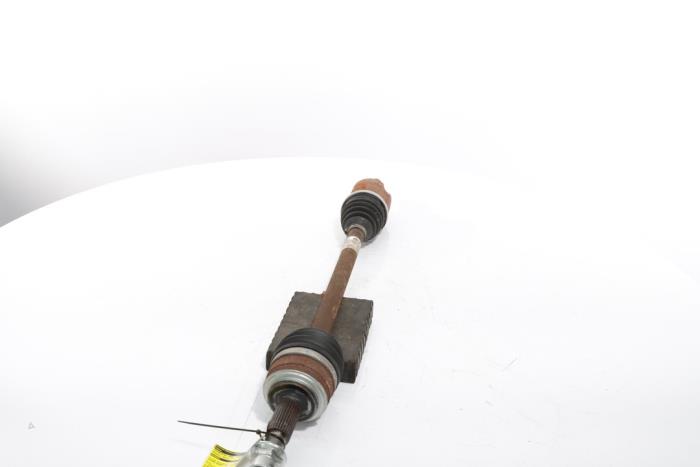 Drivaxel, vänster fram från en Renault Scenic E-Tech Electric (RCB) EV60 2024