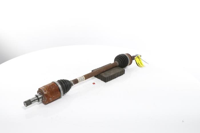 Drivaxel, vänster fram från en Renault Scenic E-Tech Electric (RCB) EV60 2024