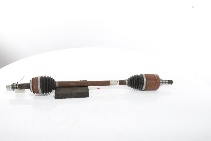 Drivaxel, vänster fram från en Renault Scenic E-Tech Electric (RCB) EV60 2024