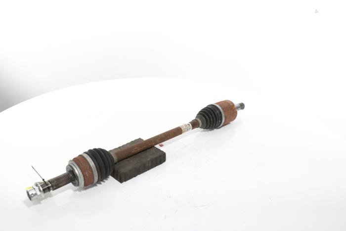 Drivaxel, vänster fram från en Renault Scenic E-Tech Electric (RCB) EV60 2024