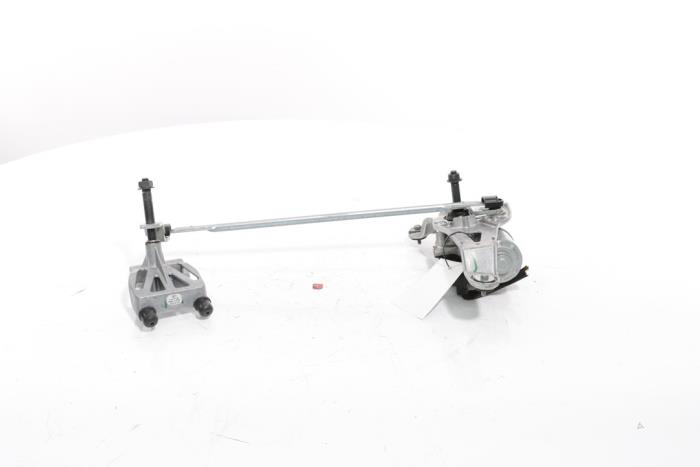 Wiper motor + mechanism from a Peugeot 3008 III e-3008 210 73 kWh 2024
