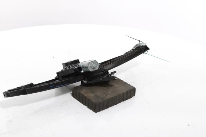 Rear door window mechanism 4-door, right from a Peugeot 3008 III e-3008 210 73 kWh 2024