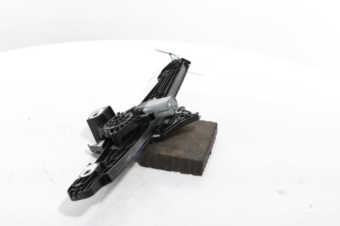 Rear door window mechanism 4-door, right from a Peugeot 3008 III e-3008 210 73 kWh 2024