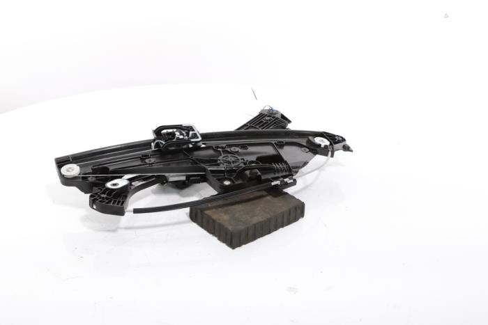 Window mechanism 4-door, front left from a Peugeot 3008 III e-3008 210 73 kWh 2024