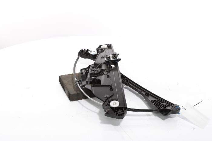 Window mechanism 4-door, front left from a Peugeot 3008 III e-3008 210 73 kWh 2024