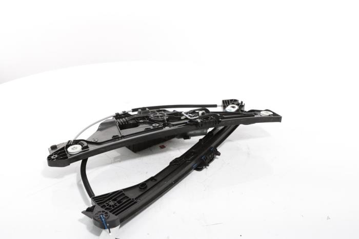 Window mechanism 4-door, front left from a Peugeot 3008 III e-3008 210 73 kWh 2024
