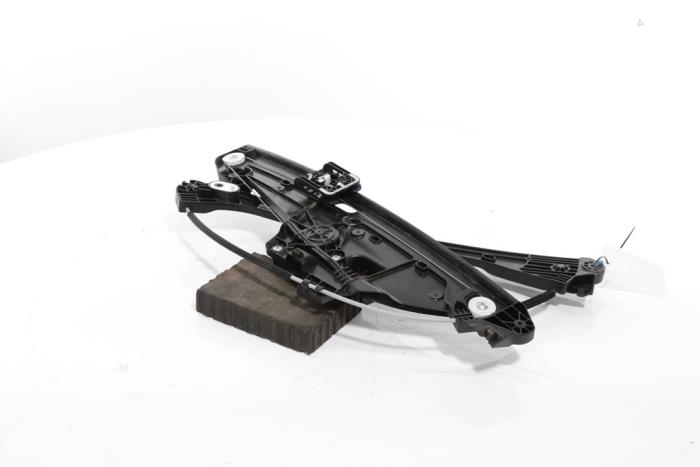 Window mechanism 4-door, front left from a Peugeot 3008 III e-3008 210 73 kWh 2024