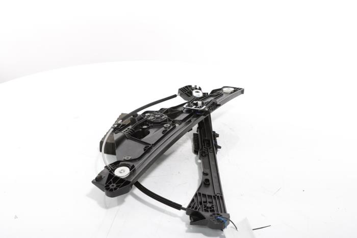 Window mechanism 4-door, front left from a Peugeot 3008 III e-3008 210 73 kWh 2024