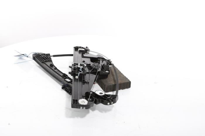Window mechanism 4-door, front left from a Peugeot 3008 III e-3008 210 73 kWh 2024