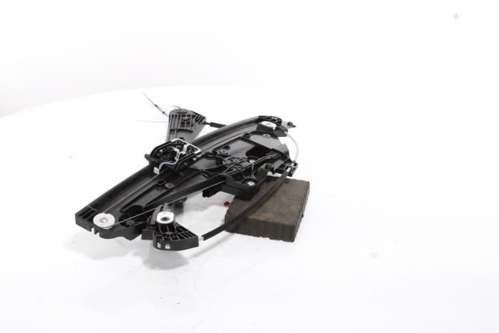 Window mechanism 4-door, front left from a Peugeot 3008 III e-3008 210 73 kWh 2024