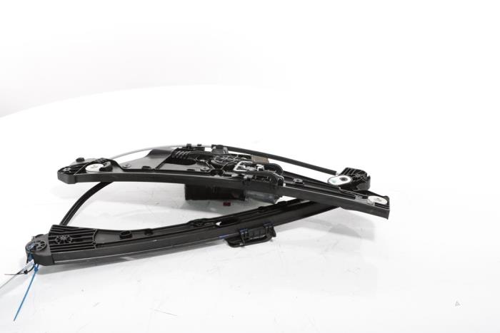 Window mechanism 4-door, front left from a Peugeot 3008 III e-3008 210 73 kWh 2024