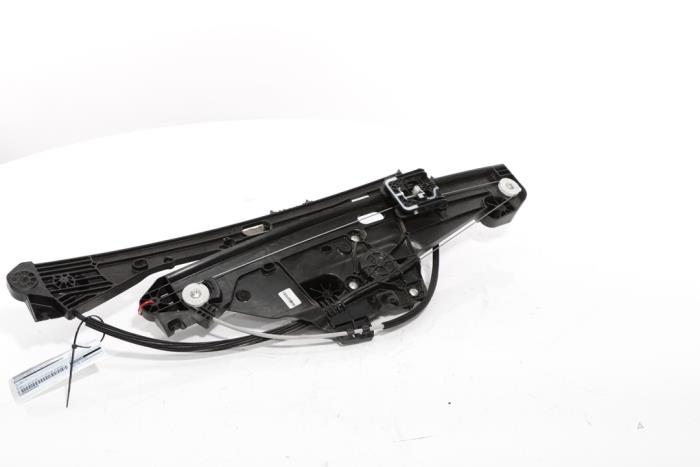 Window mechanism 4-door, front right from a Peugeot 3008 III e-3008 210 73 kWh 2024