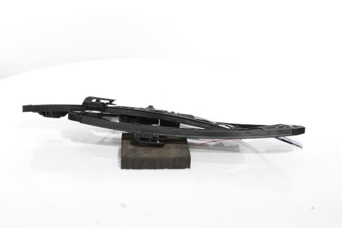 Window mechanism 4-door, front right from a Peugeot 3008 III e-3008 210 73 kWh 2024