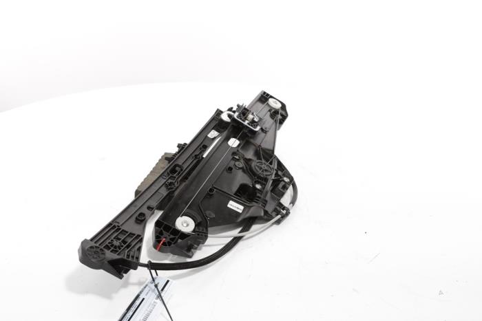 Window mechanism 4-door, front right from a Peugeot 3008 III e-3008 210 73 kWh 2024