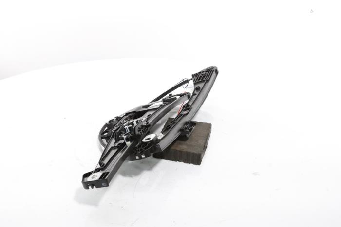 Window mechanism 4-door, front right from a Peugeot 3008 III e-3008 210 73 kWh 2024