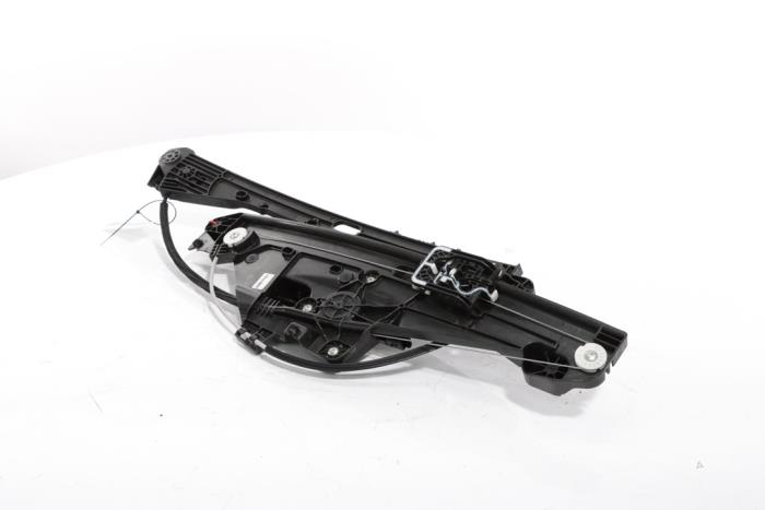 Window mechanism 4-door, front right from a Peugeot 3008 III e-3008 210 73 kWh 2024