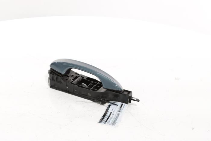 Rear door handle 4-door, right from a Peugeot 3008 III e-3008 210 73 kWh 2024