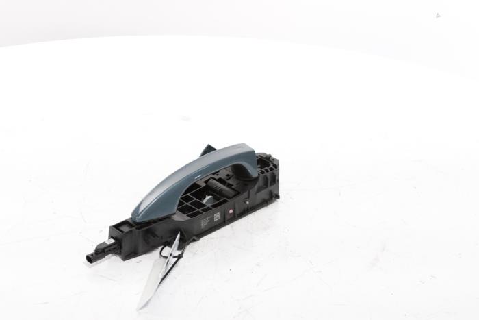 Door handle 4-door, front left from a Peugeot 3008 III e-3008 210 73 kWh 2024