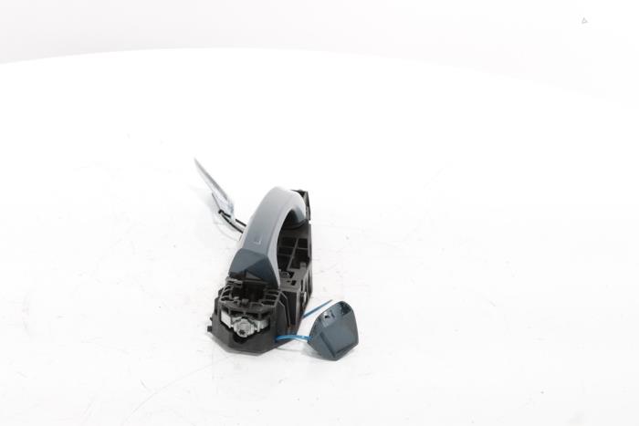 Door handle 4-door, front left from a Peugeot 3008 III e-3008 210 73 kWh 2024