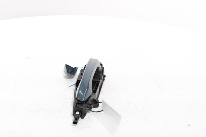 Door handle 4-door, front left from a Peugeot 3008 III e-3008 210 73 kWh 2024