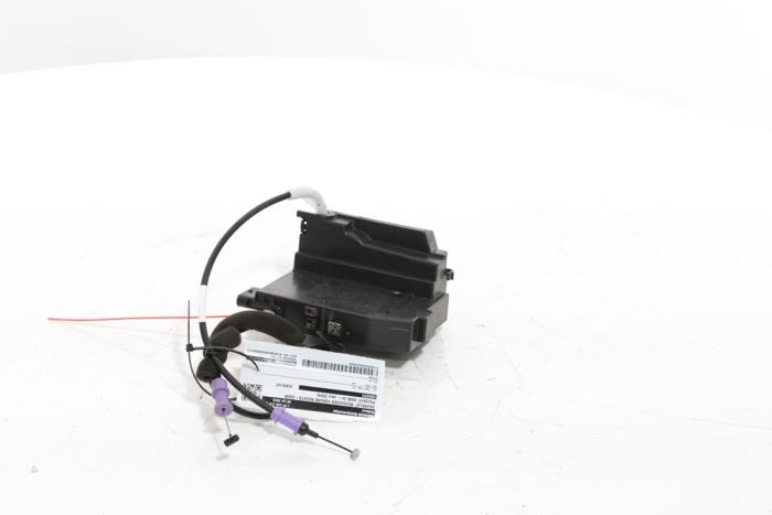 Front door lock mechanism 4-door, right from a Peugeot 3008 III e-3008 210 73 kWh 2024