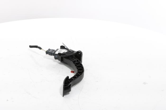 Accelerator pedal from a Peugeot 3008 III e-3008 210 73 kWh 2024