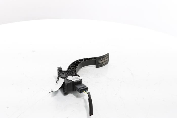 Accelerator pedal from a Peugeot 3008 III e-3008 210 73 kWh 2024