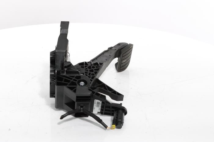 Brake pedal from a Peugeot 3008 III e-3008 210 73 kWh 2024