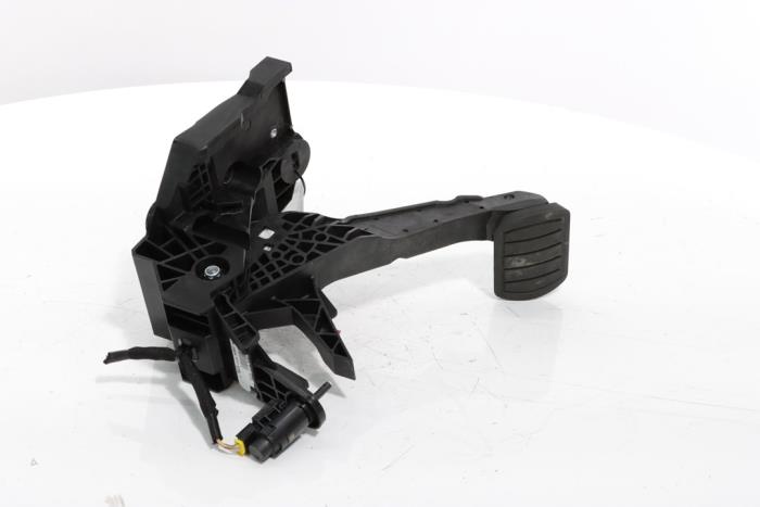 Brake pedal from a Peugeot 3008 III e-3008 210 73 kWh 2024