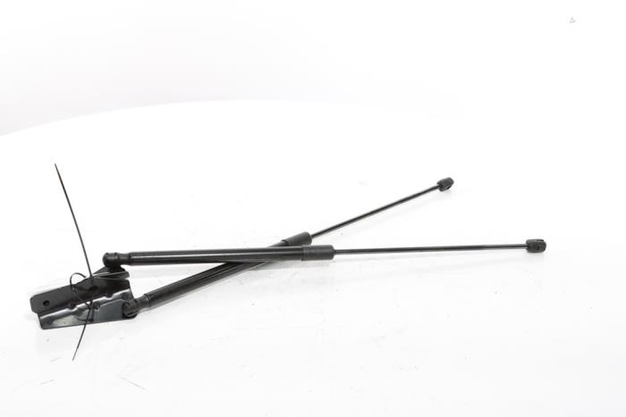 Set of tailgate gas struts from a Peugeot 3008 III e-3008 210 73 kWh 2024
