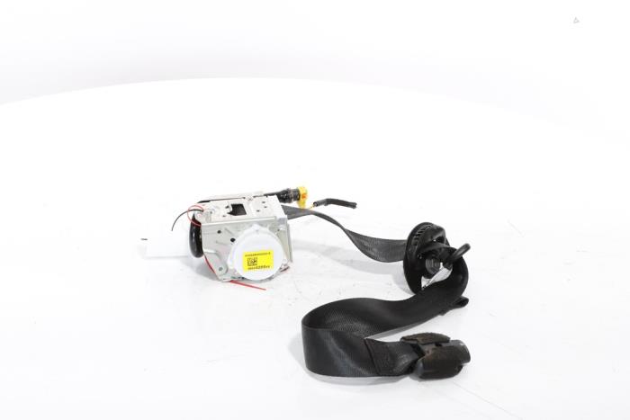 Front seatbelt, right from a Peugeot 3008 III e-3008 210 73 kWh 2024