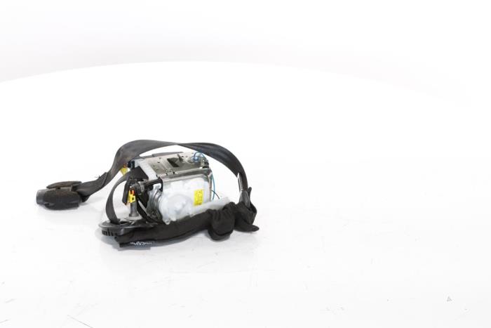 Front seatbelt, left from a Peugeot 3008 III e-3008 210 73 kWh 2024