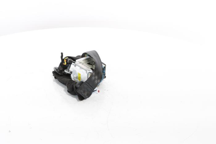 Front seatbelt, left from a Peugeot 3008 III e-3008 210 73 kWh 2024