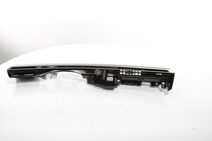 Dashboard vent from a Peugeot 3008 III e-3008 210 73 kWh 2024