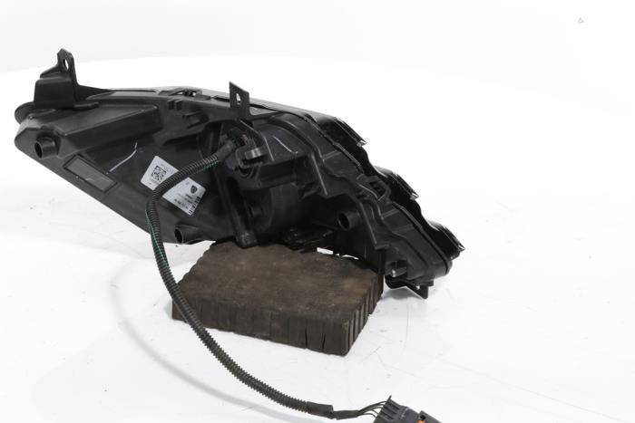 Daytime running light, right from a Peugeot 3008 III e-3008 210 73 kWh 2024