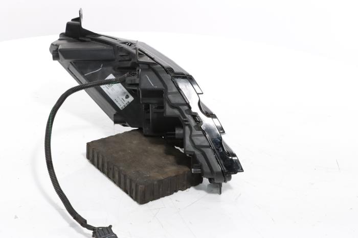 Daytime running light, right from a Peugeot 3008 III e-3008 210 73 kWh 2024