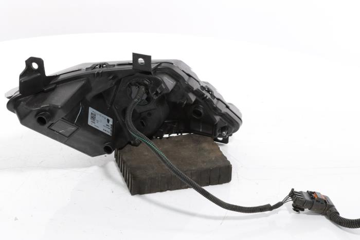 Daytime running light, right from a Peugeot 3008 III e-3008 210 73 kWh 2024