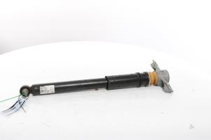 Usados Barra de amortiguador derecha detrás Peugeot 3008 III e-3008 210 73 kWh Precio € 163,35 IVA incluido ofrecido por Snuverink Autodemontage