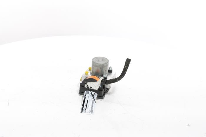 ABS pump from a Peugeot 3008 III e-3008 210 73 kWh 2024