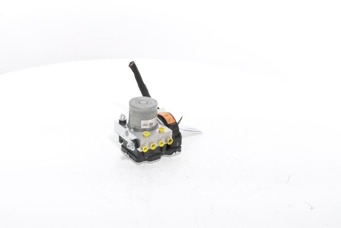 ABS pump from a Peugeot 3008 III e-3008 210 73 kWh 2024