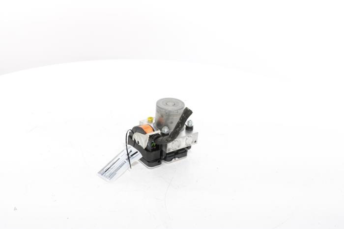 ABS pump from a Peugeot 3008 III e-3008 210 73 kWh 2024