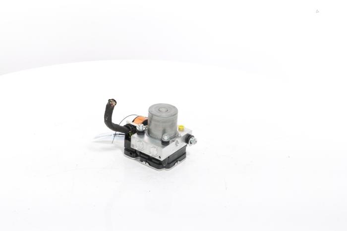 ABS pump from a Peugeot 3008 III e-3008 210 73 kWh 2024