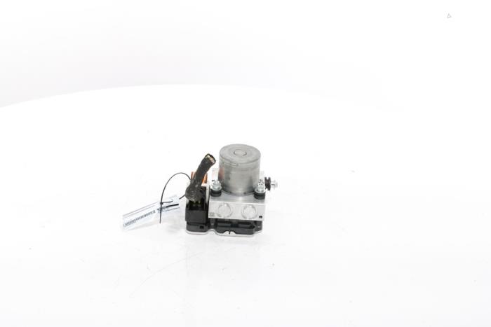 ABS pump from a Peugeot 3008 III e-3008 210 73 kWh 2024